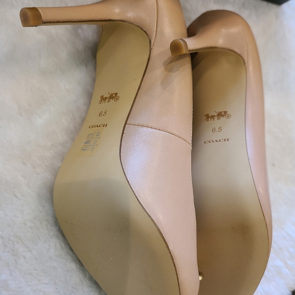 Coach Heels - Picture 6 of 8